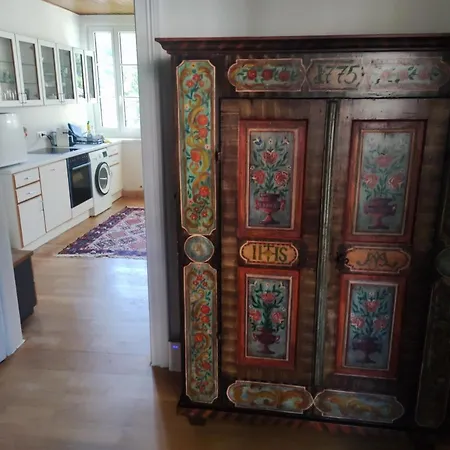 Zentrale Lage In - 4 *