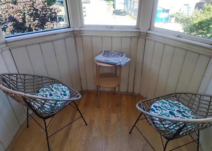 Zentrale Lage In - 4 *